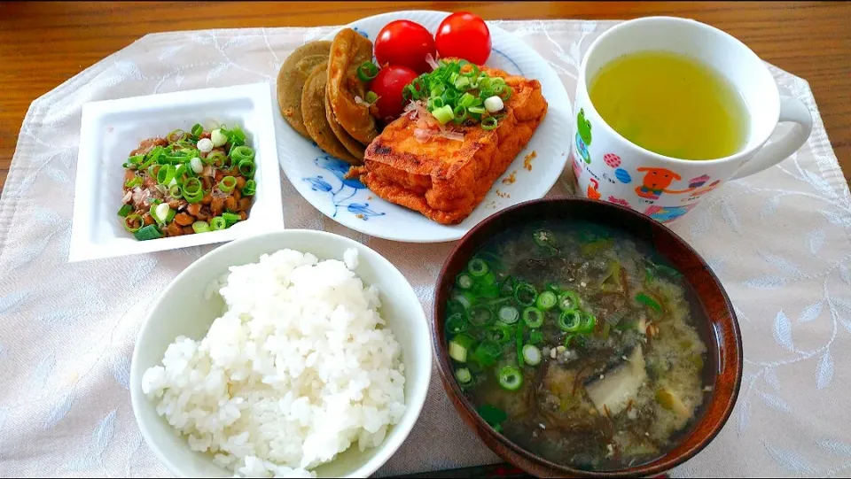 3/9の朝ごはん🌄🍚
厚揚げと黒はんぺんの素焼き|卯月さん