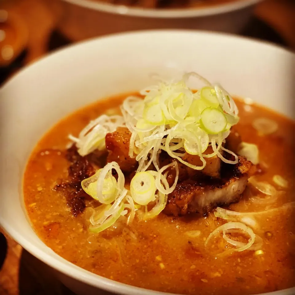 Lunch ! Lunch ! 
#reuse #reuse 
Homemade Pork Stock with Miso and mushrooms & chopped chives 
With Fresh Noodles 
And the Crispy Sweet & Hot Sour Pork 
#ramen #|Emanuel Hayashiさん