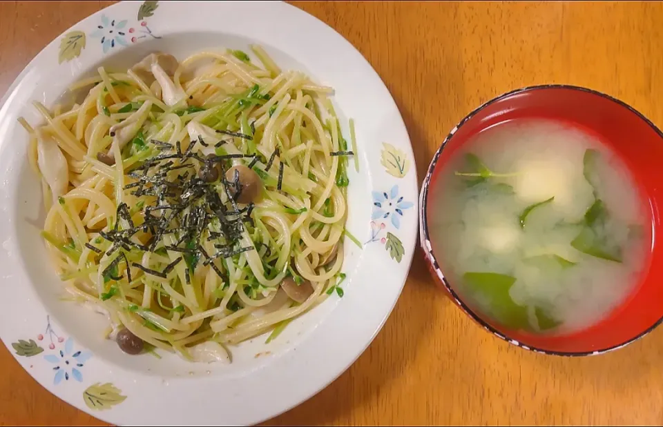 Snapdishの料理写真:2023 0308　シェイクポテトシーズニングで明太バターパスタ😋　じゃがいもとわかめのお味噌汁|いもこ。さん