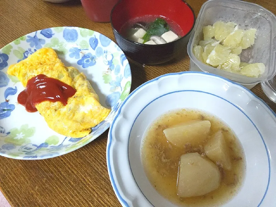 Snapdishの料理写真:葉ニンニクのオムレツ
かぶの生姜あんかけ
ほうれん草と豆腐のスープ
文旦|尚さん