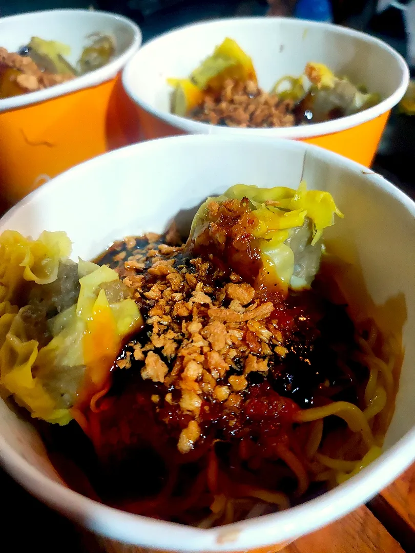 fried noodles w/2pcs beef siomai|Leileiさん