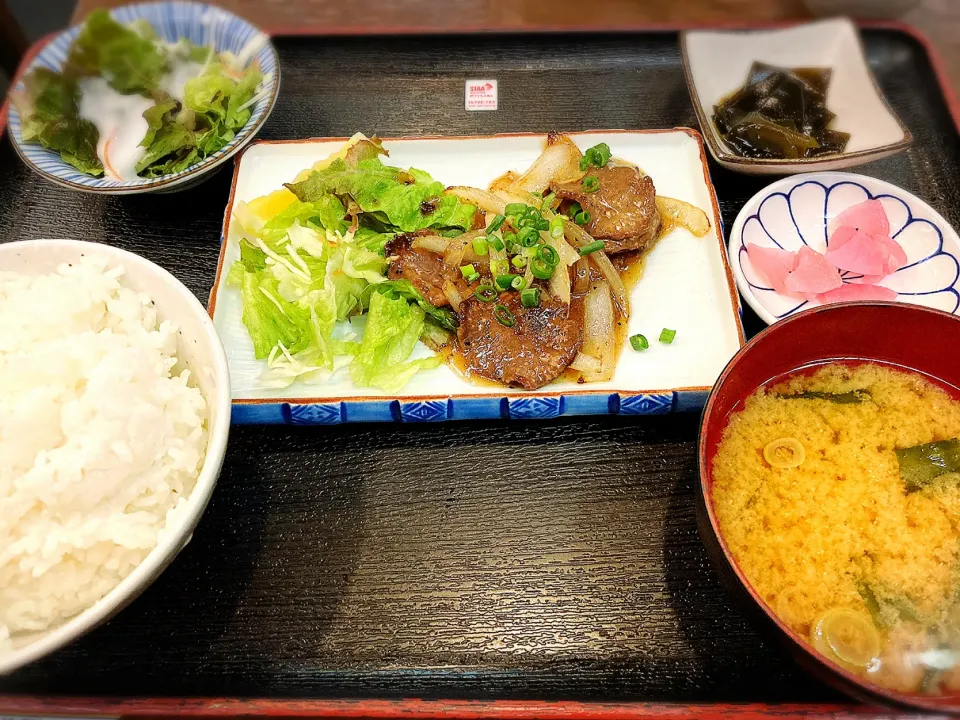 本日おすすめ定食A（豚タン（国産）塩ダレ炒め定食）¥750|Blue Moon Caféさん