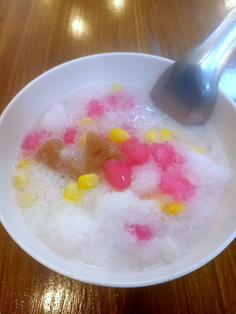 Thai-style Shaved Ice on Such a Hot Day 🍧
...
...
Mmmm... Super Refreshing! 🤤|An'leeさん