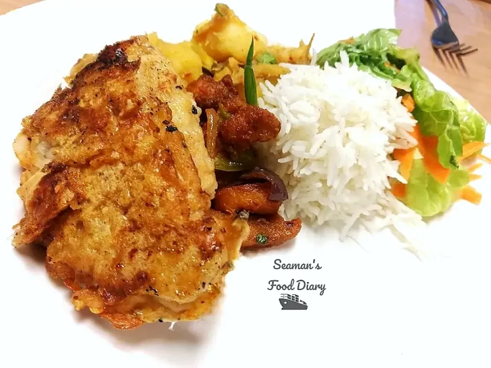 Fried Pork, Steamed Rice, Potato Temperd with Green Salad|Dileeshaさん