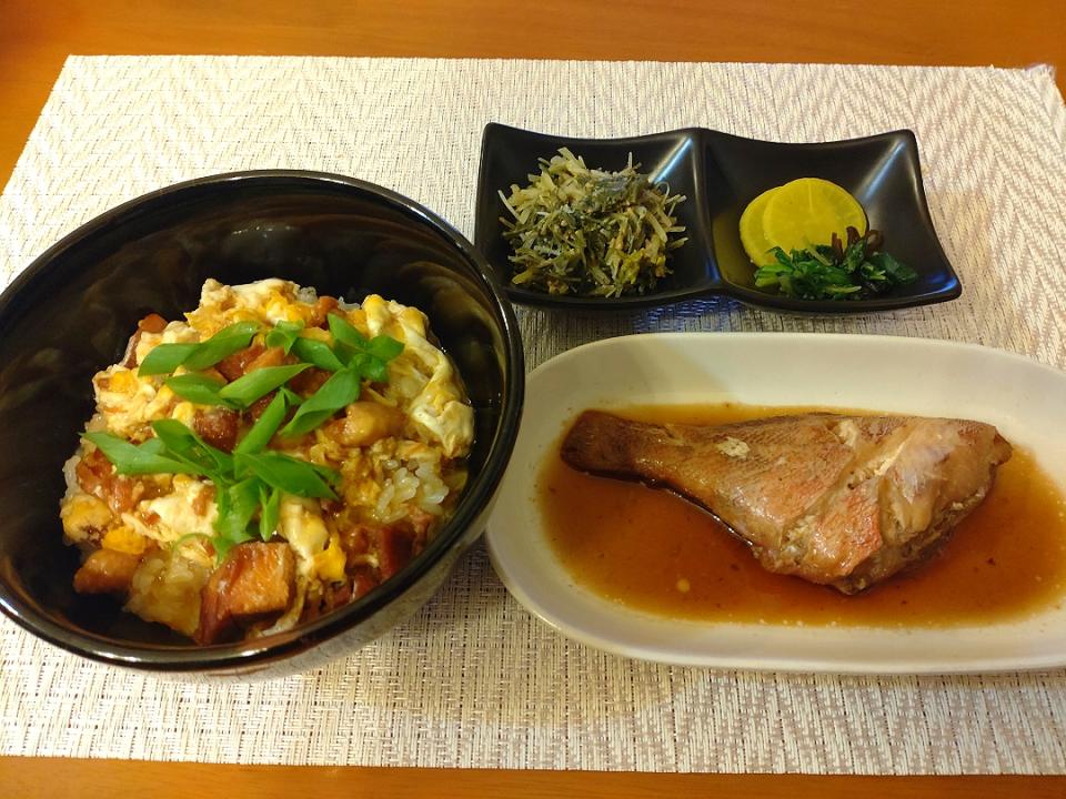 ☆親子丼
☆赤魚煮付け
☆水菜辛子和え＆漬物