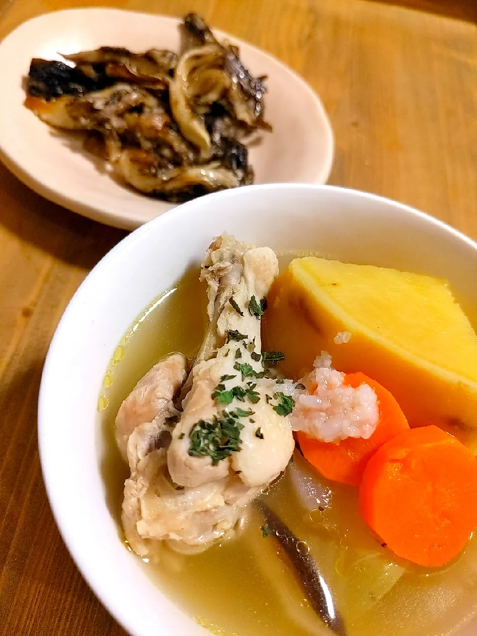 舞茸唐揚げと鶏手羽の野菜ゴロゴロたっぷりスープ🥕〜塩糀乗せ〜|チョコさん