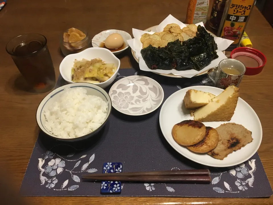 Snapdishの料理写真:塩だれ春雨、ジャガイモと海苔巻き納豆の素揚げ、各種網焼きもの(夕飯)|enarinさん