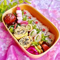 ＊𝖥𝗋𝗂𝖽𝖺𝗒《お弁当》🍡🌸