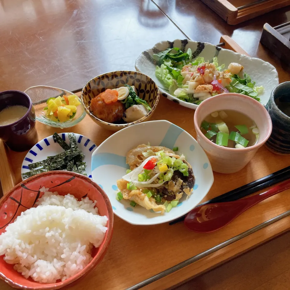 Snapdishの料理写真:赤魚・蓮根・しいたけのゴマポン酢天ぷら帆立とカブの梅サラダ　　　　　　　　　鶏肉と山芋の照り焼きつくね|ちゃみこさん