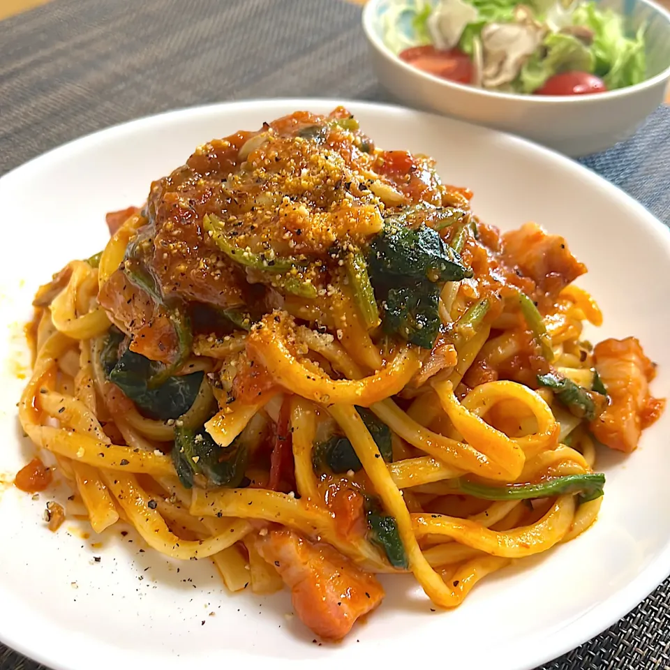 ベーコンとほうれん草のトマトパスタ🍝|さとみこさん