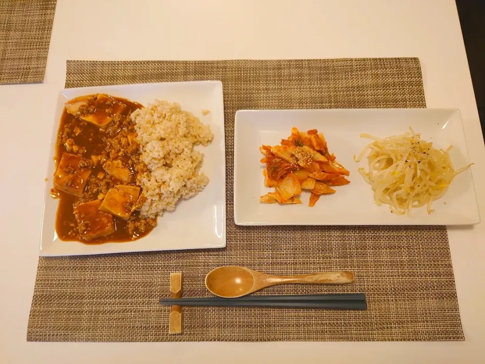 今日の夕食　麻婆丼、竹輪のキムチ和え、もやしナムル|pinknari🐰🌈さん