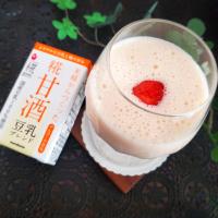 いちごヨーグルト甘酒ドリンク( ˙▿˙　)🍓