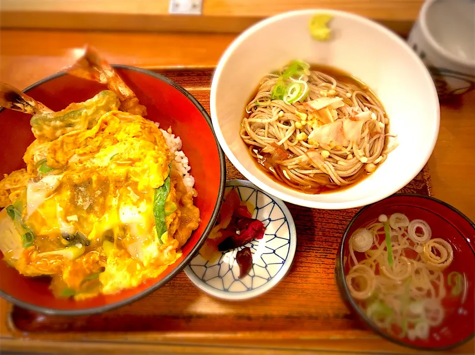 Snapdishの料理写真:福島のお蕎麦屋さん、天丼も！|ワタベさん