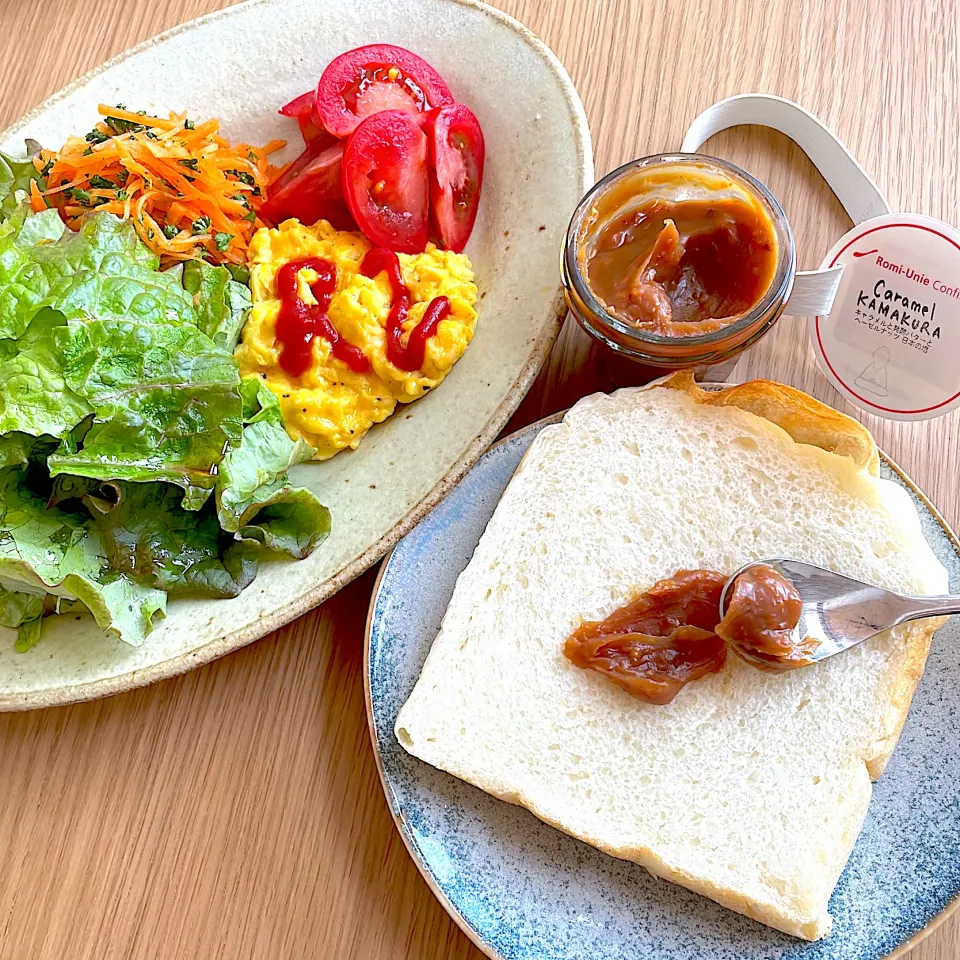 コンフィチュールが主役の朝ごはん🍞|べべべさん