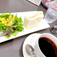 Snapdishの料理写真:るぱんで名古屋モーニング☕️|ちーねーさん