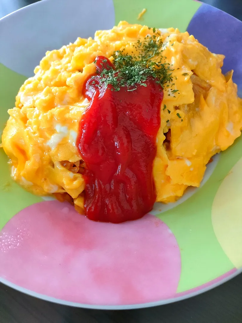 卵トロトロ  オムライス🍳🍅🍚|アボカド🥑さん