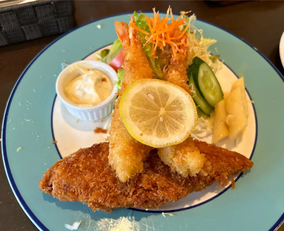 エビフライと白身魚のランチ🍤🐟|buhizouさん