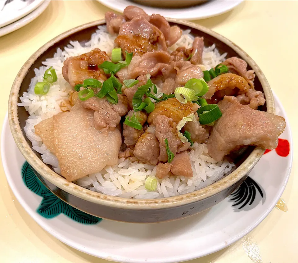 Sliced pork rice in shrimp paste|skyblueさん