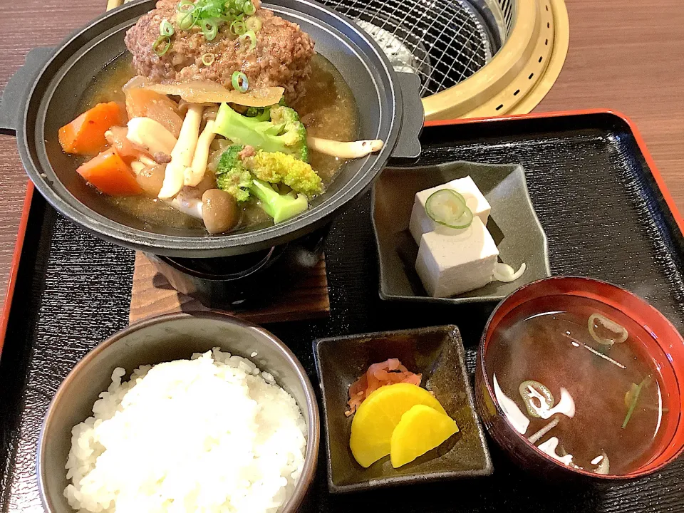 飛騨牛のハンバーグ定食🐮😋|アライさんさん