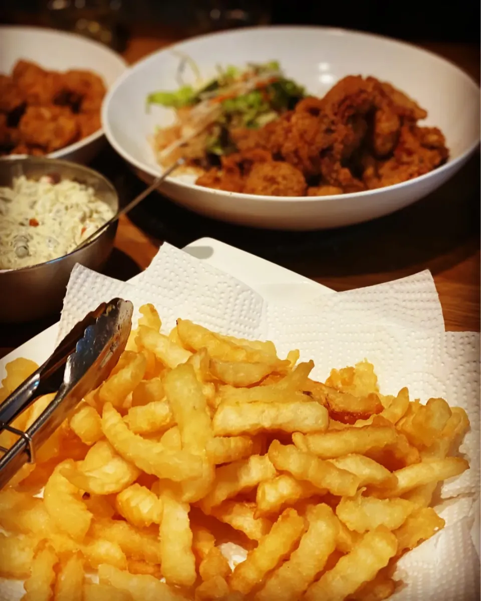 Snapdishの料理写真:Lunch ! Lunch ! Lunch ! 
Spicy Breaded Calamari & Prawns with Jalapeños Tartar Sauce with Fresh lemon and Crinkle Fries with Mushroom Flavored Salt
#calamari #p|Emanuel Hayashiさん