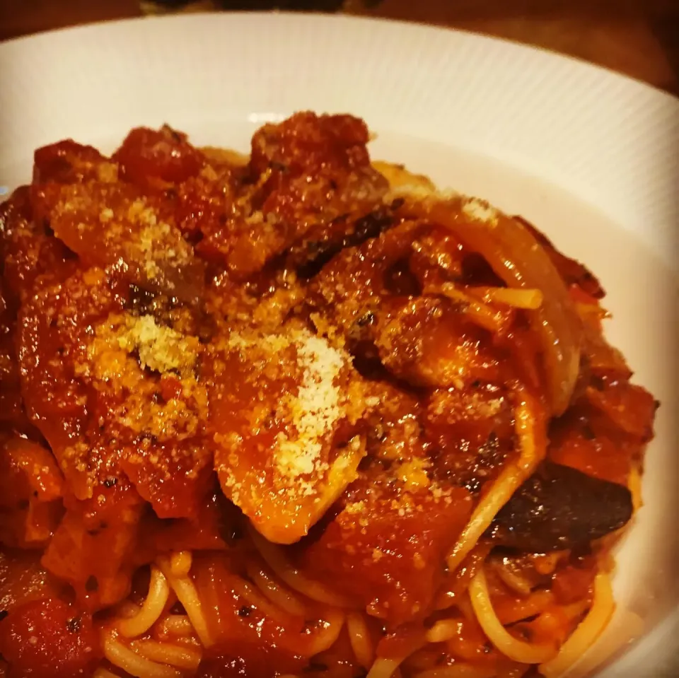 Snapdishの料理写真:Late Dinner made 
Spaghetti Pasta with Bacon Mushrooms Basil in a rich tomato sauce 🥫 #spaghetti #tomatosauce  #pasta #homecooking 
#chefemanuel|Emanuel Hayashiさん