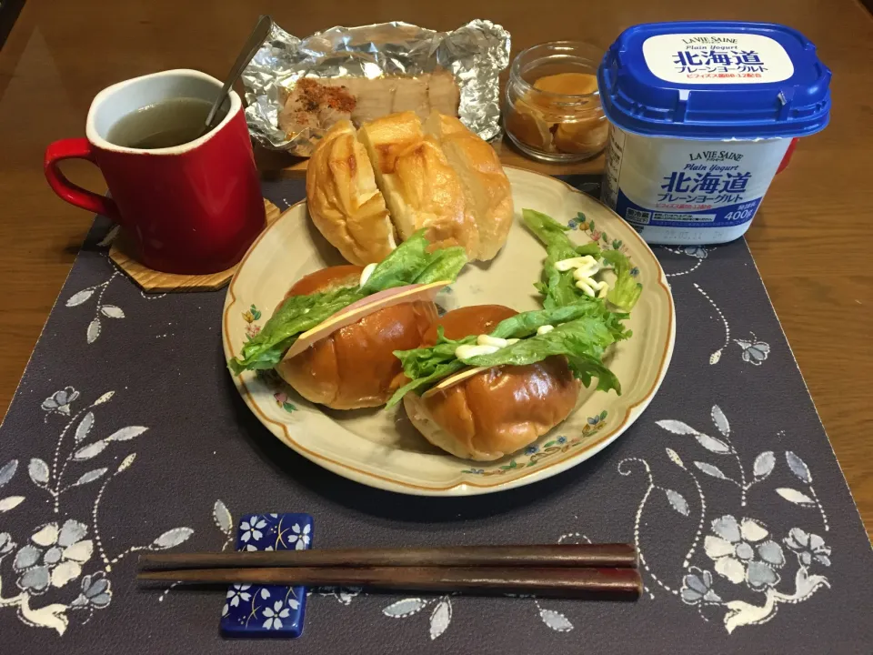 ロールパンサンドイッチとシュレッド・ド・フランスと鮪ソテー(昼飯)|enarinさん