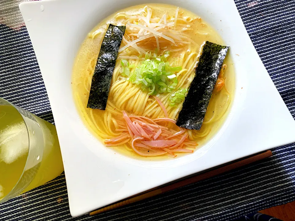 鶏油とコラーゲンたっぷりの塩ラーメン|いーのさん