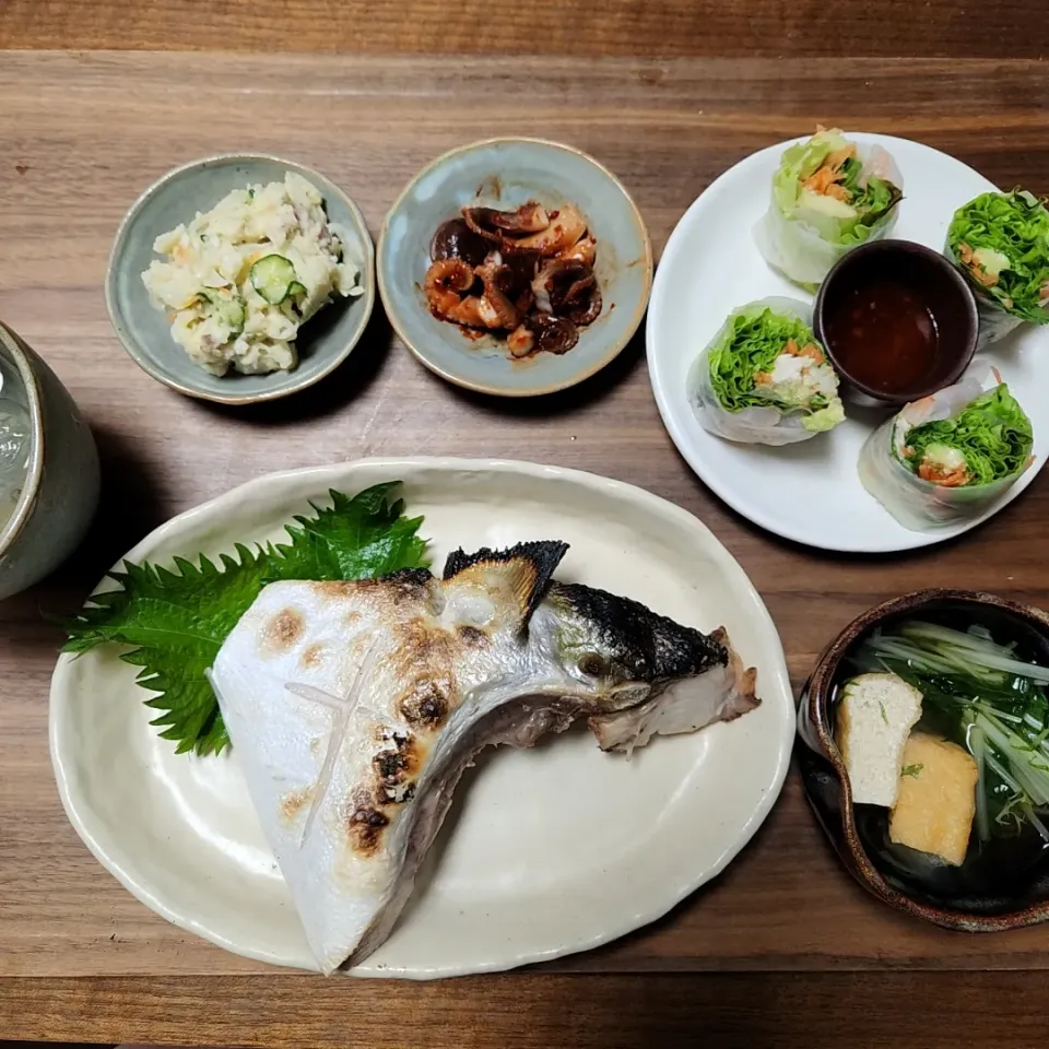 Snapdishの料理写真:20230312
鰤カマ焼き
生春巻
厚揚げと水菜の煮物
ポテトサラダ
蛸キムチ|noccoさん