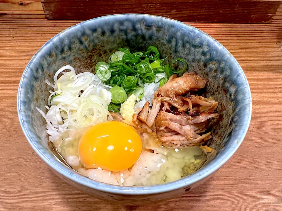 Snapdishの料理写真:焼豚がのった玉子かけご飯|yokoさん