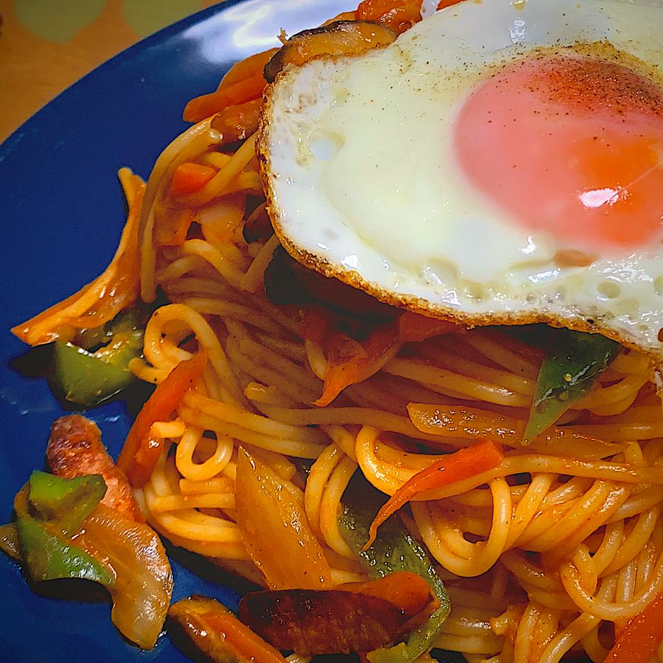 大人ナポリタン目玉焼き添え