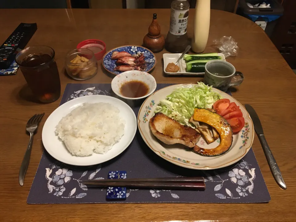 ポークソテーと野菜のフライパン焼きとボイルヤリイカの網焼き(夕飯)|enarinさん