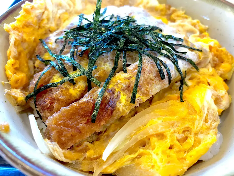 Snapdishの料理写真:カチュ丼🍖|ゆうりさん