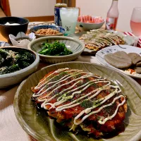 お好み焼きで晩ご飯🥬|しんさんさん