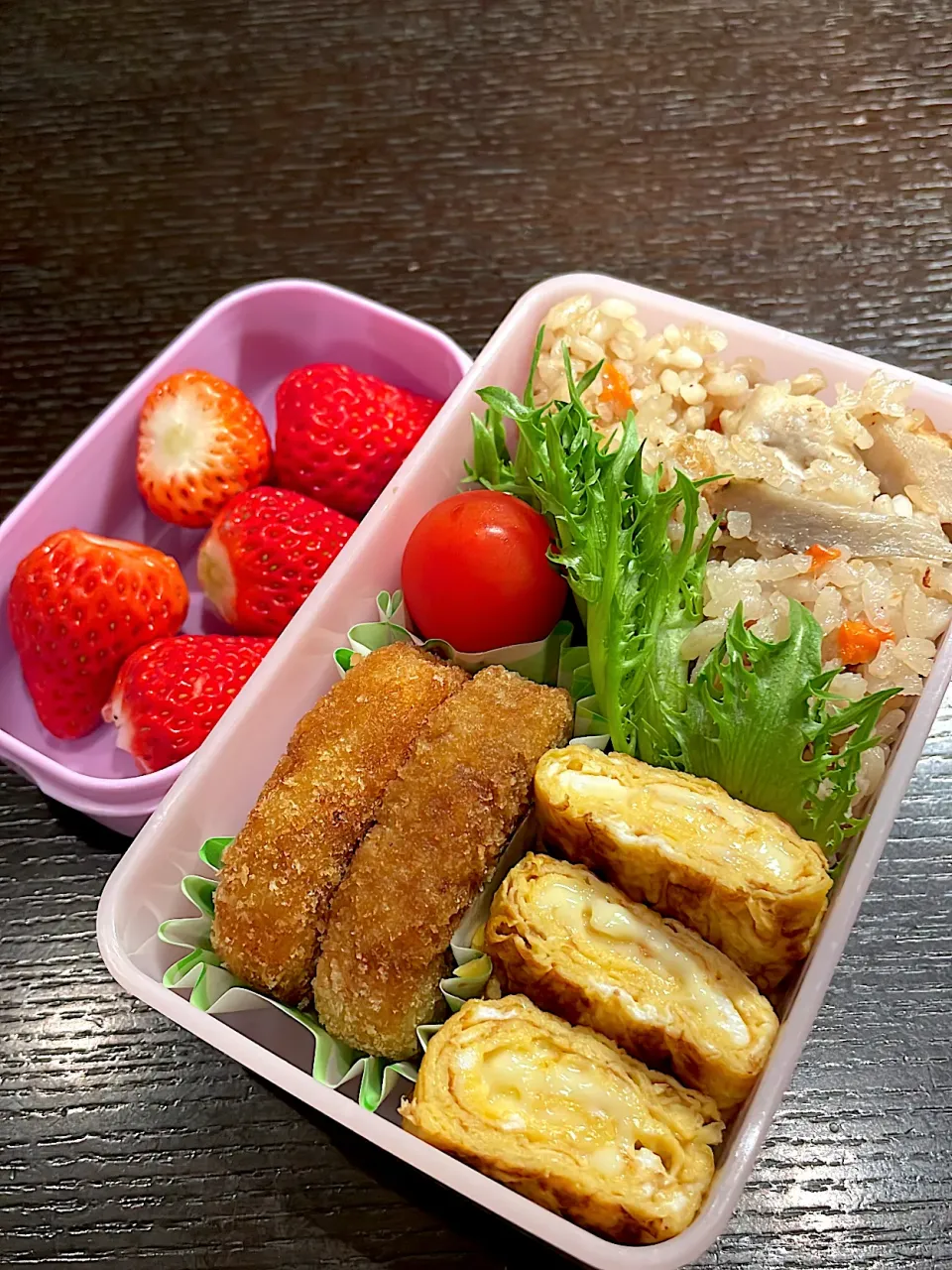 炊き込みご飯とカレーコロッケ弁当|雑草シェリーさん