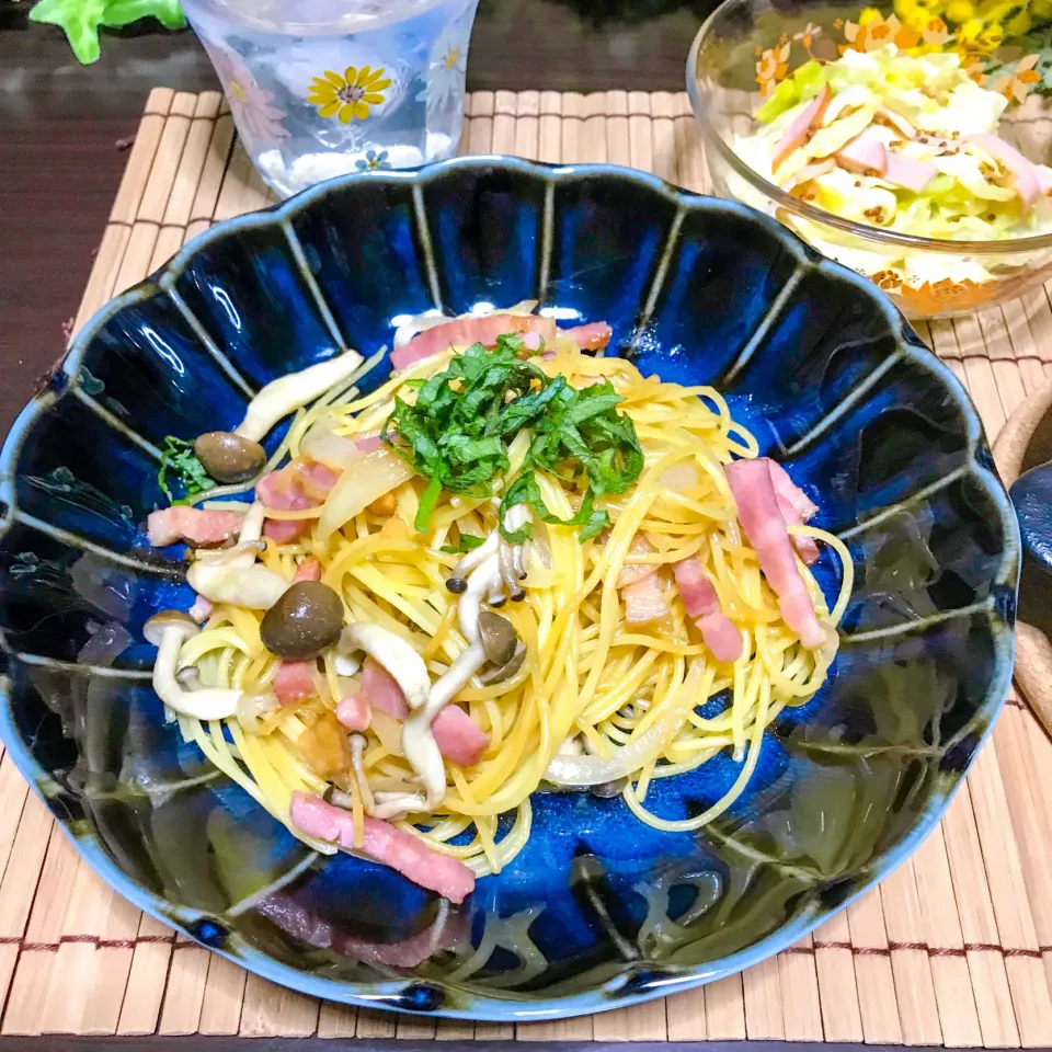 Snapdishの料理写真:ベーコンときのこのコンソメ醤油パスタ|ハマーさん