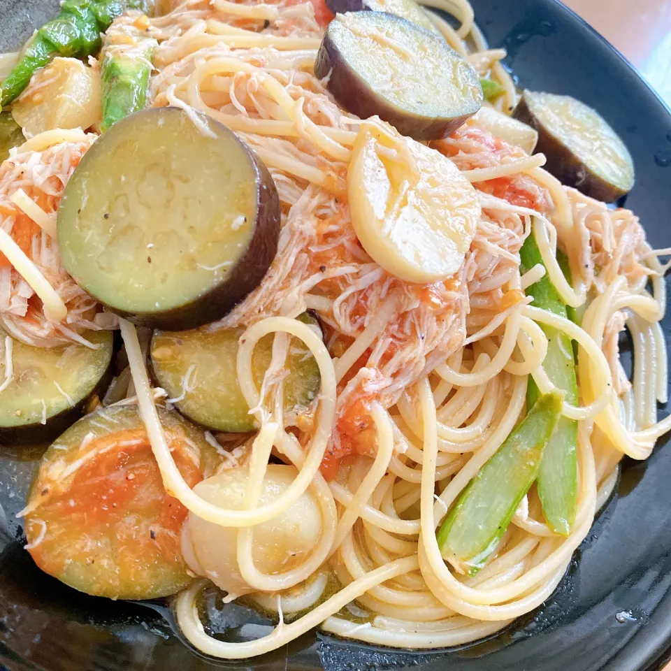 あんまり見栄え良くないけど、鶏肉トマト茄子にんにくアスパラのパスタ|gyungyunさん