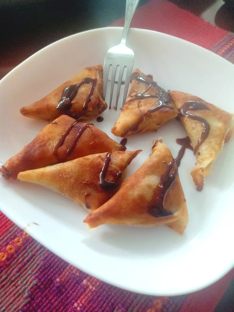 Banana Samosa w/ Chocolate Sauce in the Afternoon 🍌🍫😋|An'leeさん