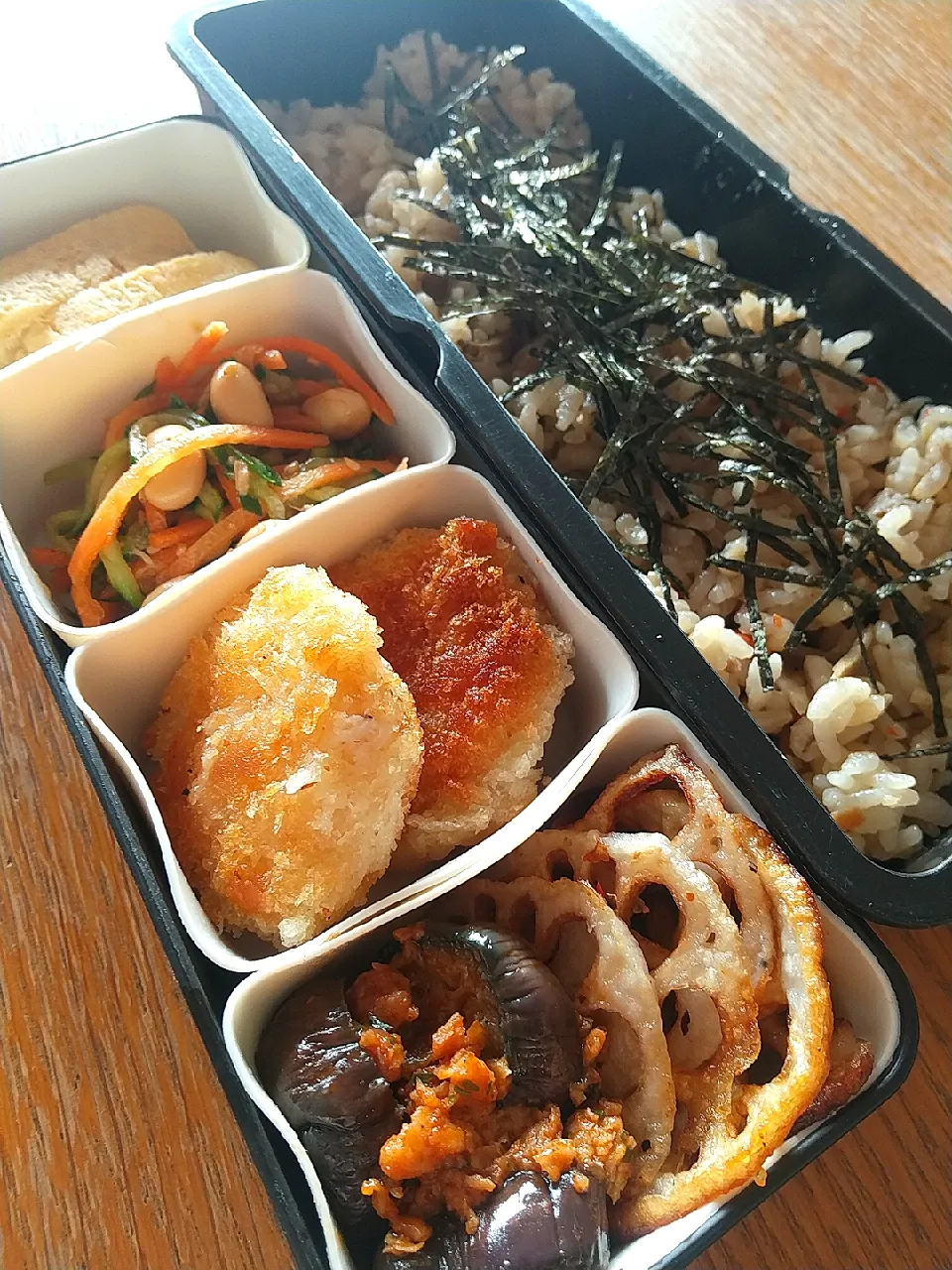 炊き込みご飯とホタテフライ弁当|まきごろうさん