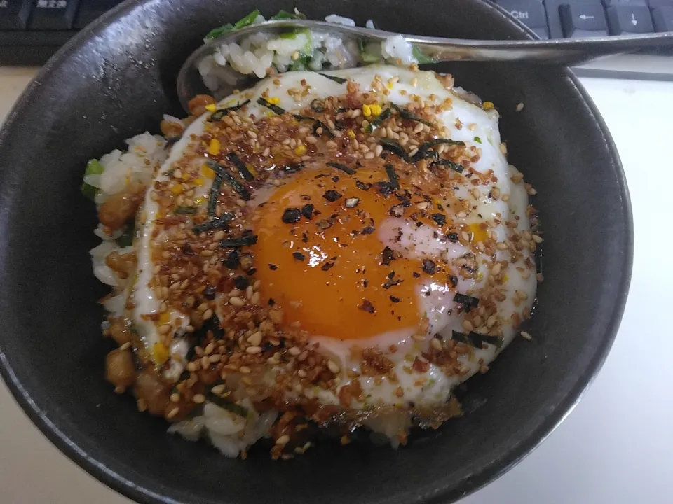 なめ茸と肉そぼろ入りショゴス丼|darkbaronさん