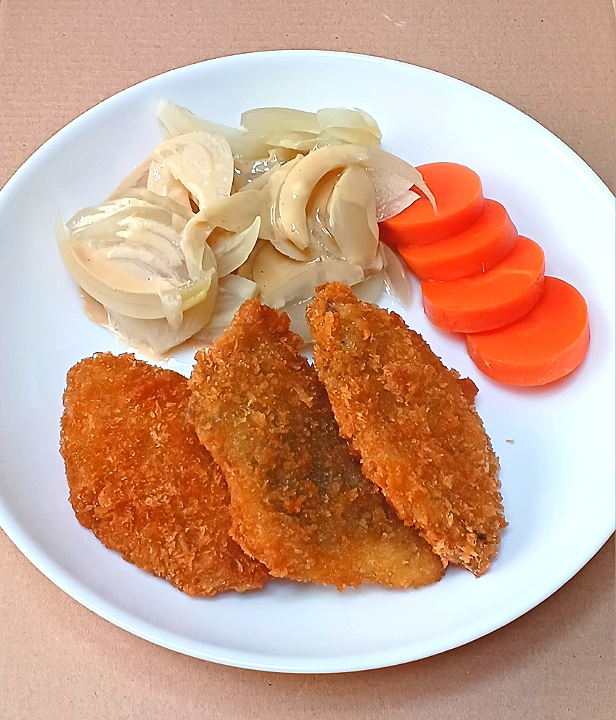 アジの大葉フライ
新玉ねぎの液みそマヨネーズ和え
春にんじん