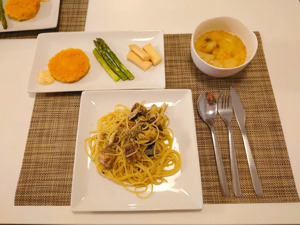 今日の夕食　バジルサバ缶のパスタ、ハムカツ、じゃがいもスープ|pinknari🐰🌈さん