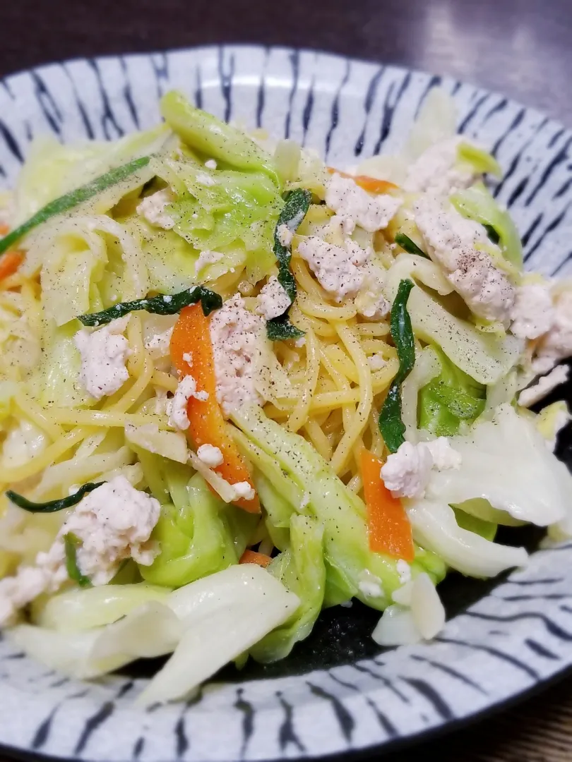 パパ作👨鶏ひき肉de塩焼きそば|ぱんだのままんさん