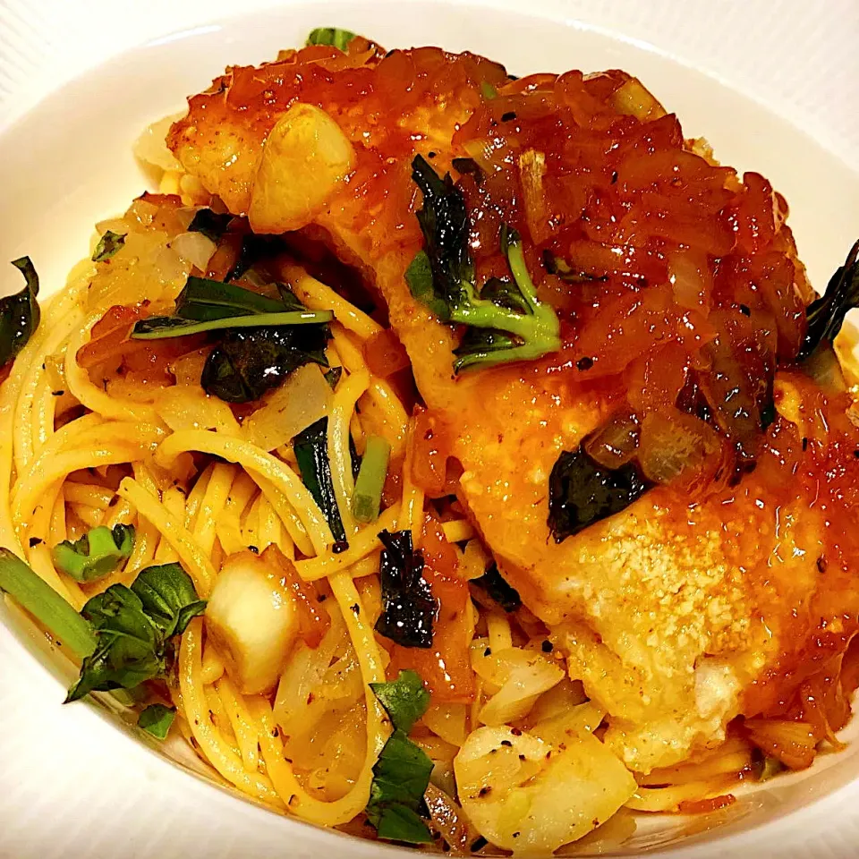 Dinner ! Dinner 
Garlic 🧄 Butter with Lemon Spaghetti Pasta with Fresh Basil 🌿 
With Fresh Taro Fried Fillet in lemon & Butter with Parmesan with a Fresh Cara|Emanuel Hayashiさん