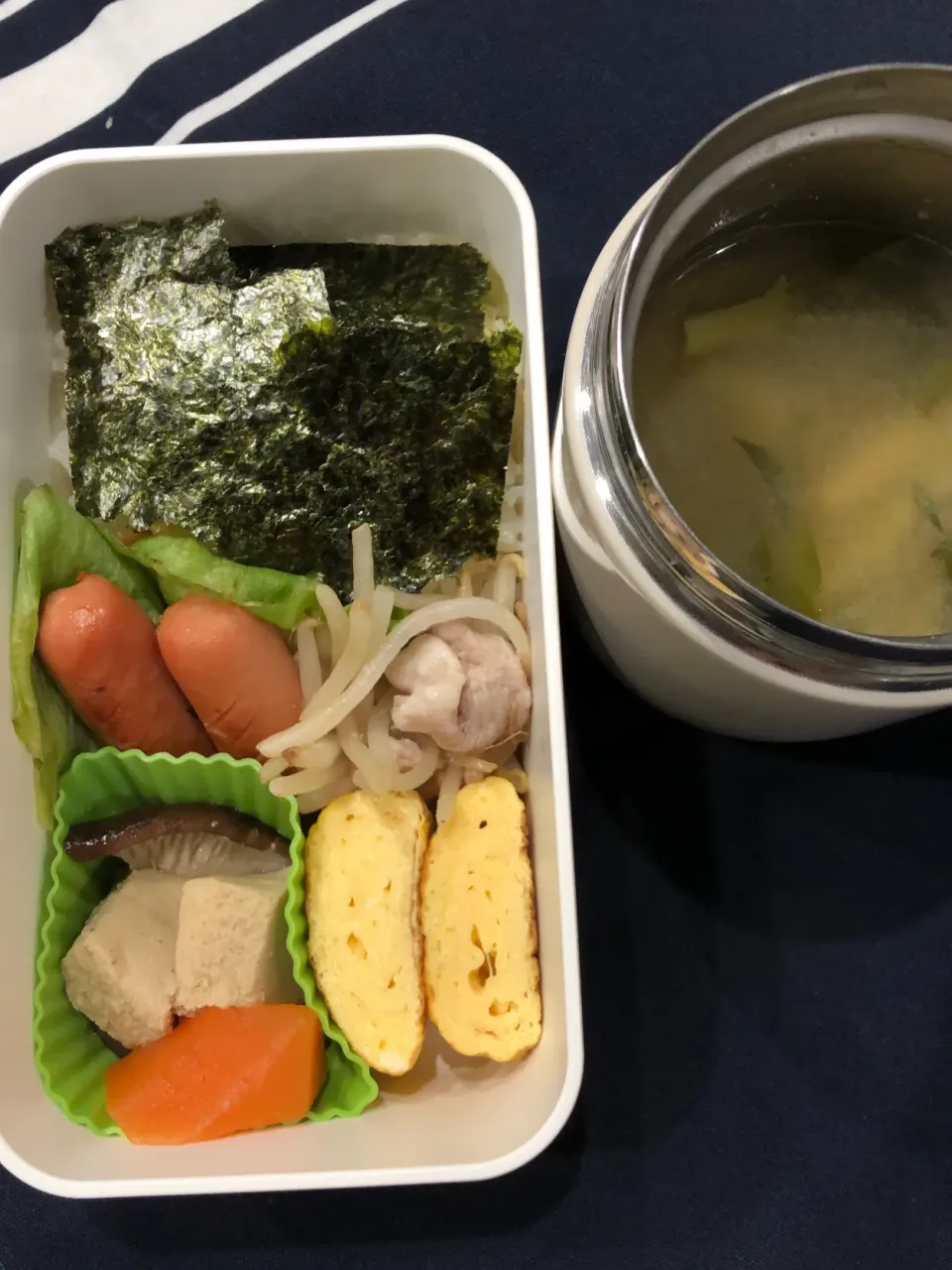 Snapdishの料理写真:のり弁、たまご焼き、ウインナー、高野豆腐の煮物、もやし豚の塩炒め、小松菜とエノキのお味噌汁|きらきらさん