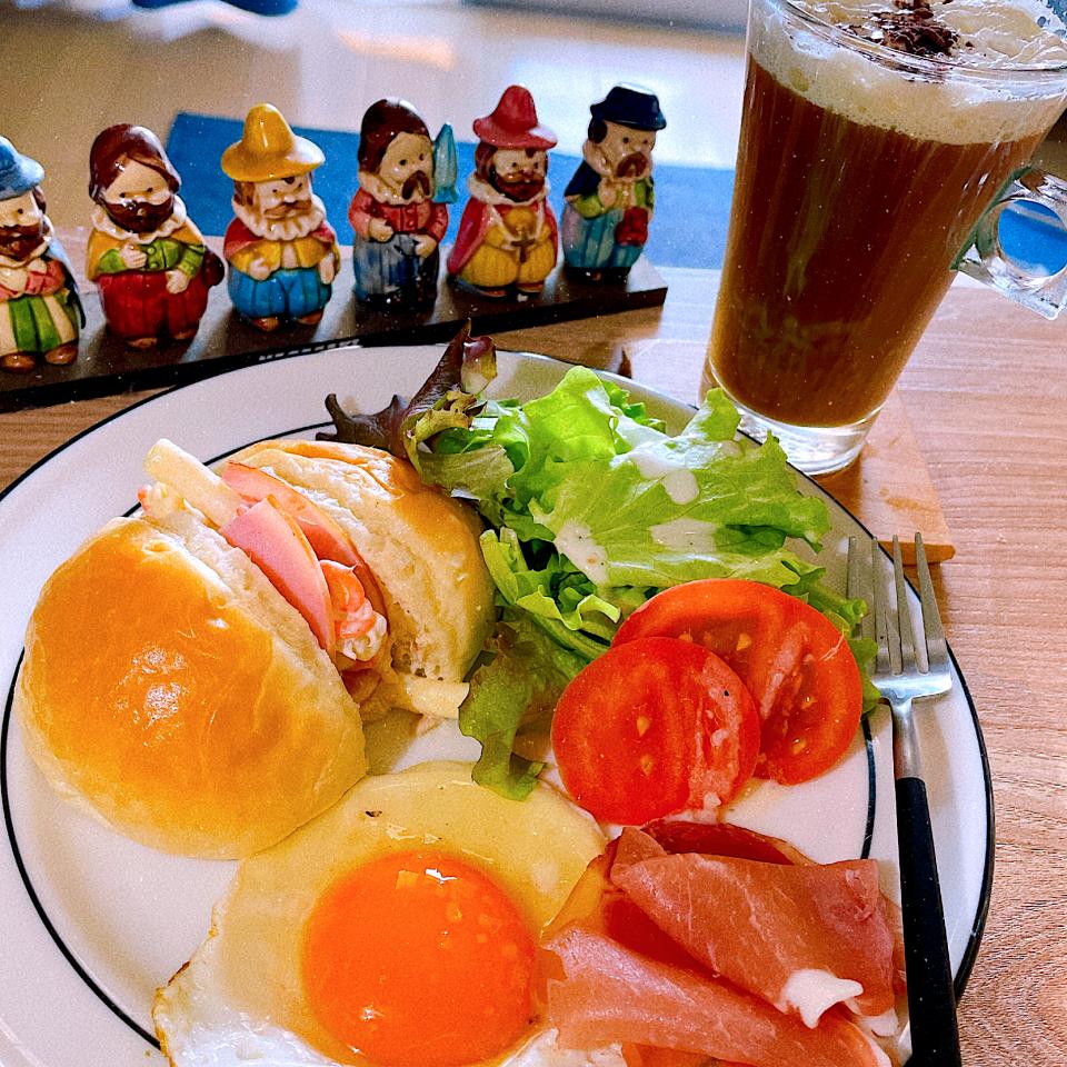 🧋コーヒーラテのモーニングプレート🍳🥗🥯