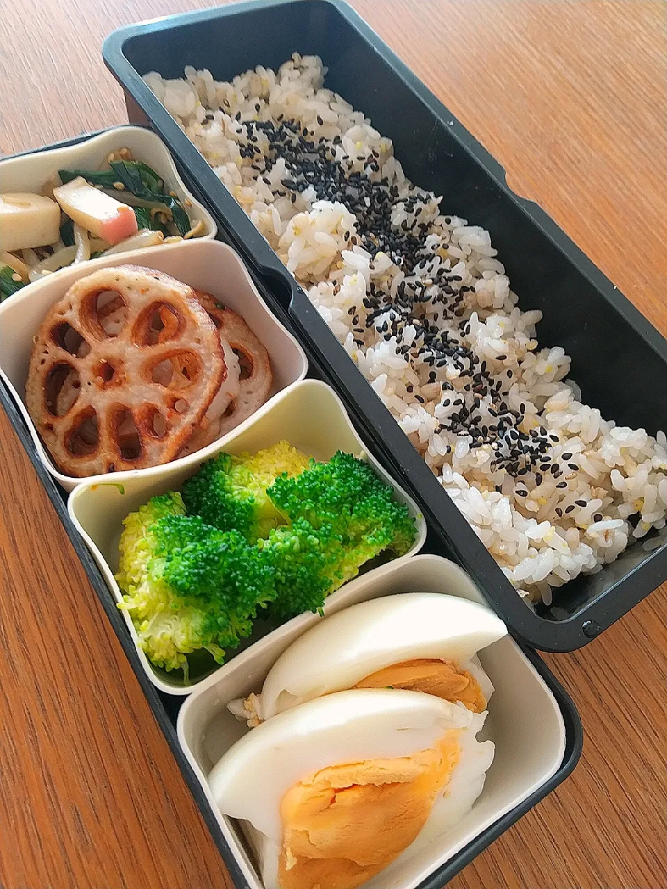 脇役ばかりの弁当|まきごろうさん