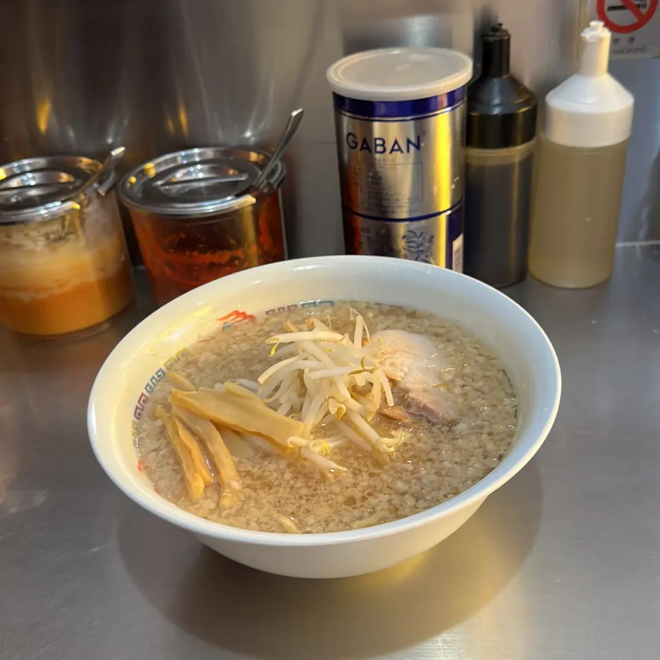 Snapdishの料理写真:桜開花の翌日。今日も、　＃ラーメン　＃ホープ軒　何故なら　＃夜勤明け　で。　＃朝ラー　である、今日も。|Hajime Sakaiさん