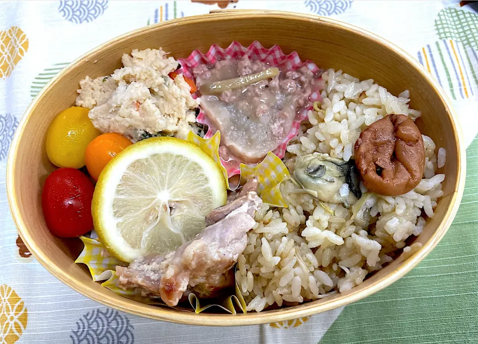 牡蠣ご飯、焼肉、鶏肉塩麹漬け、おばんざい🍱|なお🅿️さん