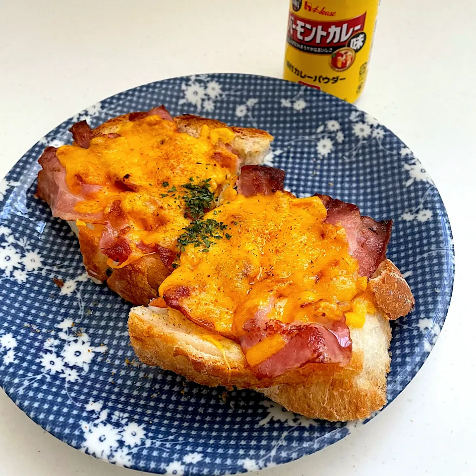 Snapdishの料理写真:カレーベーコンチーズトースト🥪|Ｌilicaさん