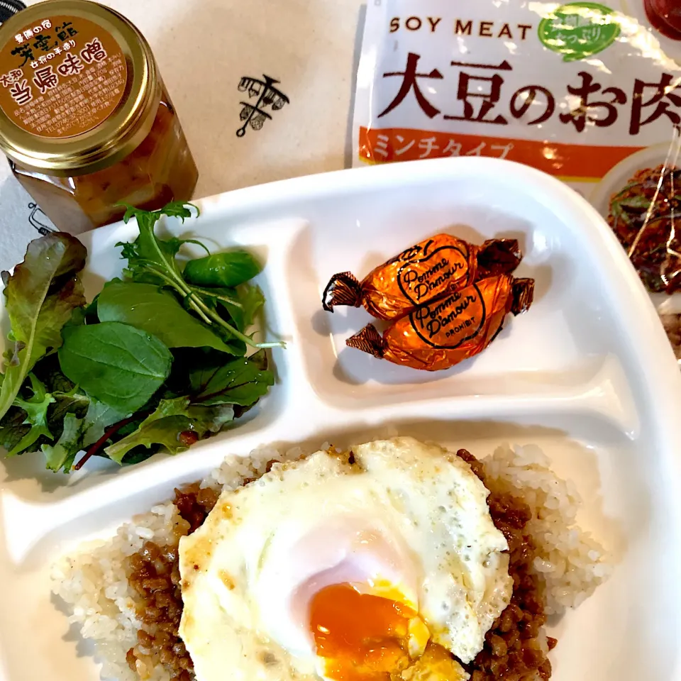 Snapdishの料理写真:大和当帰味噌とソイミートのそぼろランチ|Chiaki Kobayashiさん